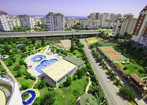 Большой пентхаус с видом на горы и море в Джикджилли