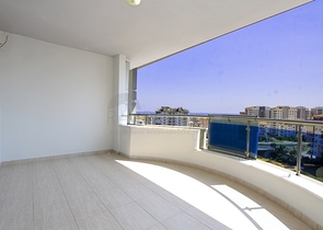 Большой пентхаус с видом на горы и море в Джикджилли