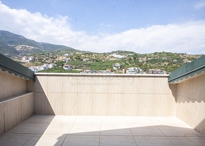 Большой пентхаус с видом на горы и море в Джикджилли