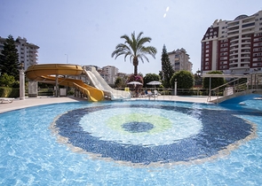 Большой пентхаус с видом на горы и море в Джикджилли