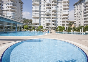 Большой пентхаус с видом на горы и море в Джикджилли