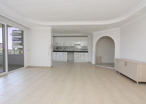 Большой пентхаус с видом на горы и море в Джикджилли