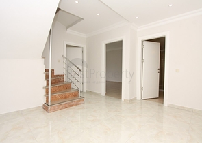 Большой пентхаус с видом на горы и море в Джикджилли