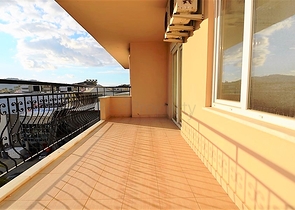 Трехкомнатная квартира в благоустроенном комплексе Обы