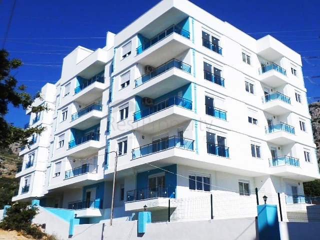 Квартира 2+1 в комплексе с бассейном в Хурме Коньяалты