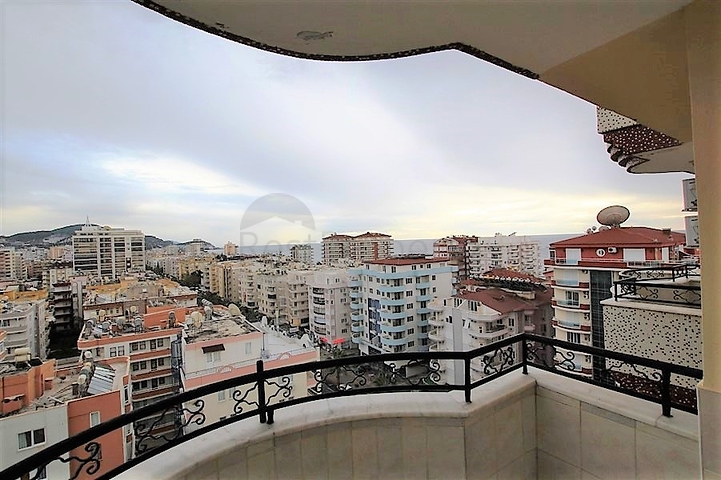 Меблированная квартира 3+1 в районе Махмутлар