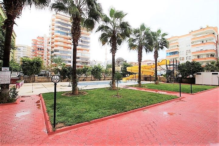 Меблированная квартира 3+1 в районе Махмутлар