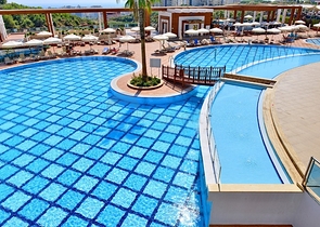 Квартира планировки 1+1 в современном комплексе Махмутлара