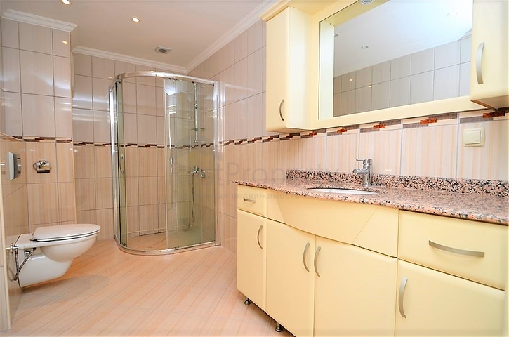 Большая квартира для всей семьи в Махмутларе