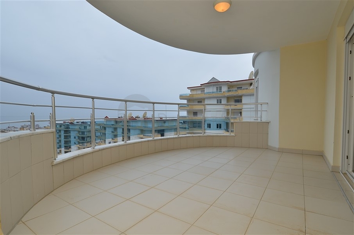 Большая квартира для всей семьи в Махмутларе