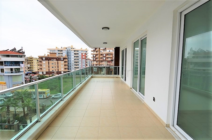 Трехкомнатная квартира в современном комплексе Тосмура