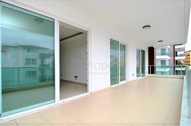 Трехкомнатная квартира в современном комплексе Тосмура