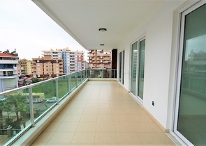 Трехкомнатная квартира в современном комплексе Тосмура