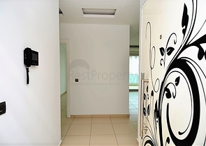 Трехкомнатная квартира в современном комплексе Тосмура