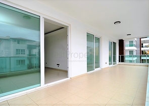 Трехкомнатная квартира в современном комплексе Тосмура