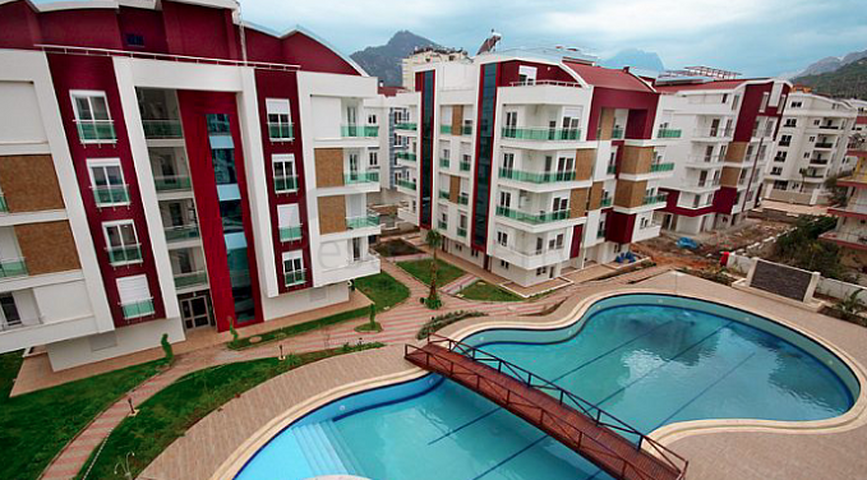 Квартира 1+1 с видом на бассейн в комплексе в Хурме Анталья