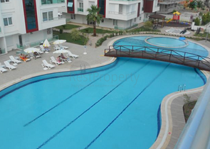 Квартира 1+1 с видом на бассейн в комплексе в Хурме Анталья