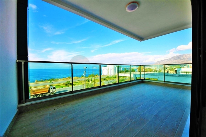 Двухкомнатная квартира с прямым видом на море в Каргыджаке