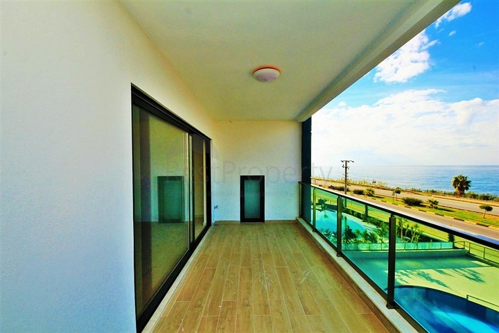 Двухкомнатная квартира с прямым видом на море в Каргыджаке