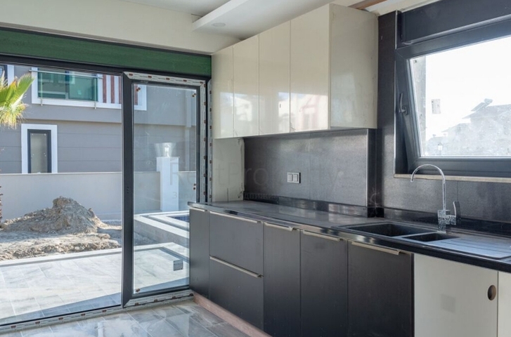 Вилла 4+1 с собственным бассейном в Белеке 