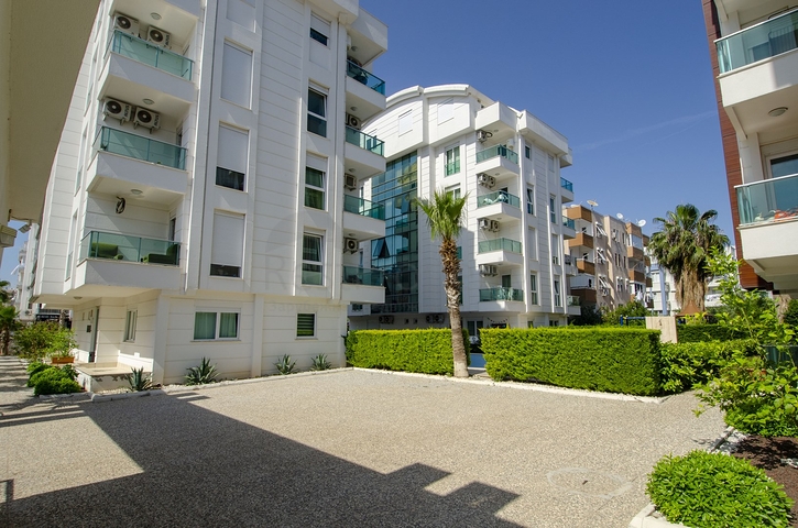 Квартира 1+1 с мебелью в комплексе в Лимане 400 м до моря