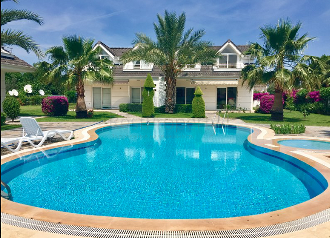 Дом в центре Кемера с 3 спальнями 