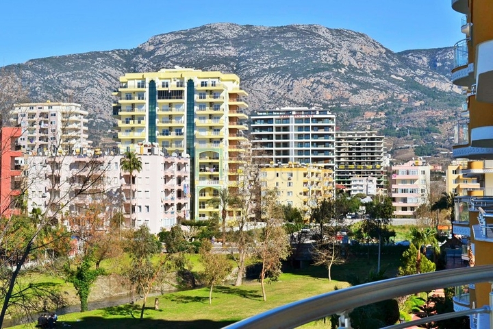 Квартира планировки 2+1 на первой береговой линии в Махмутларе