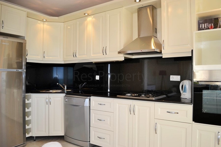 Квартира планировки 2+1 на первой береговой линии в Махмутларе