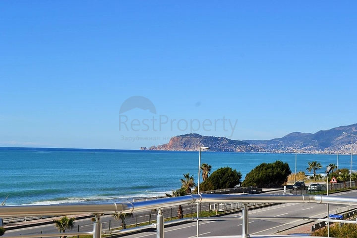 Квартира планировки 2+1 на первой береговой линии в Махмутларе