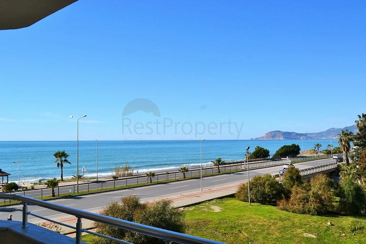 Квартира планировки 2+1 на первой береговой линии в Махмутларе