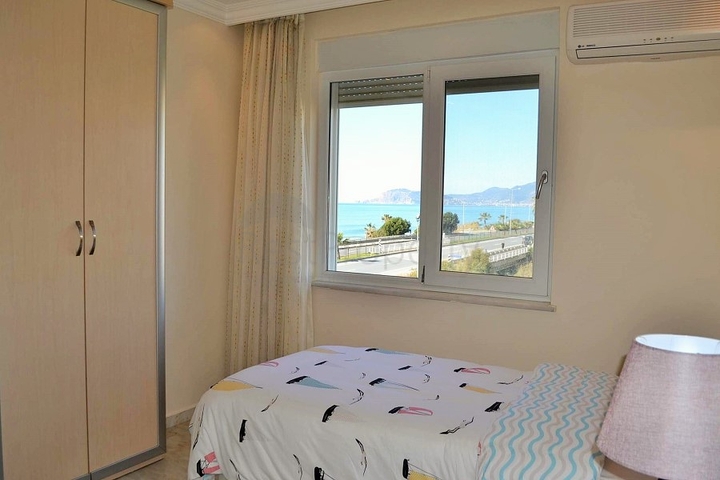 Квартира планировки 2+1 на первой береговой линии в Махмутларе