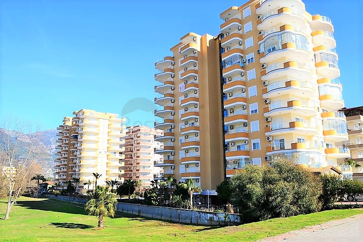 Квартира планировки 2+1 на первой береговой линии в Махмутларе