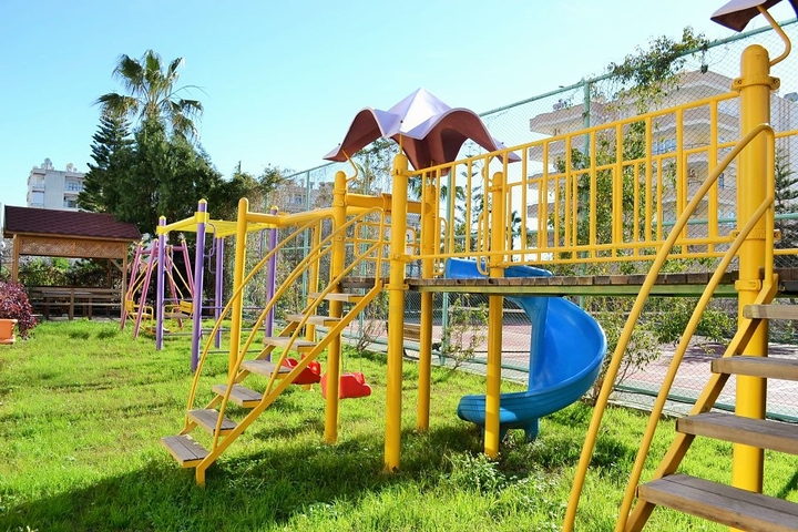 Квартира планировки 2+1 на первой береговой линии в Махмутларе