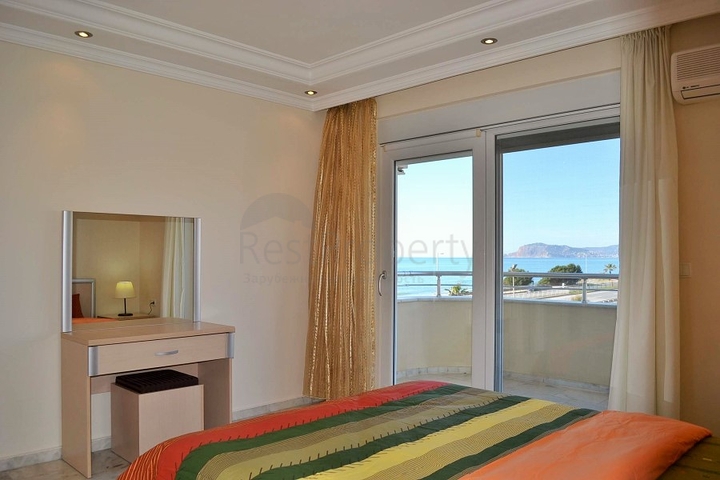 Квартира планировки 2+1 на первой береговой линии в Махмутларе