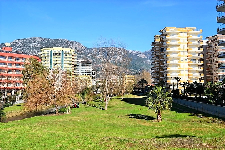 Квартира планировки 2+1 на первой береговой линии в Махмутларе