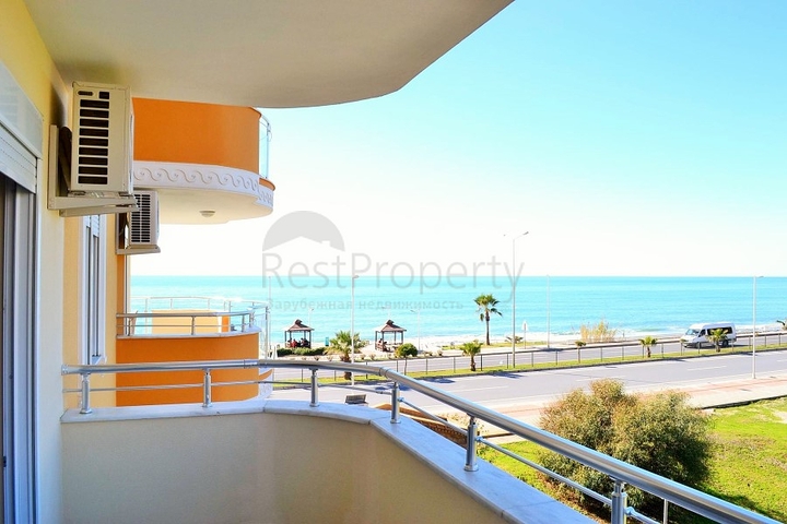 Квартира планировки 2+1 на первой береговой линии в Махмутларе