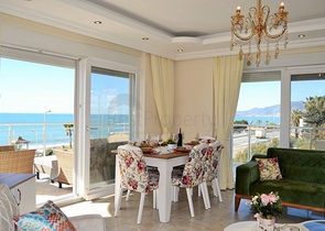 Квартира планировки 2+1 на первой береговой линии в Махмутларе