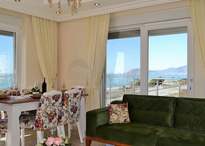 Квартира планировки 2+1 на первой береговой линии в Махмутларе