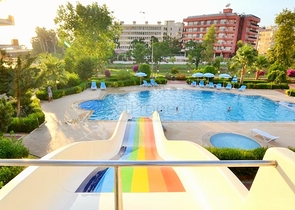 Квартира планировки 2+1 на первой береговой линии в Махмутларе