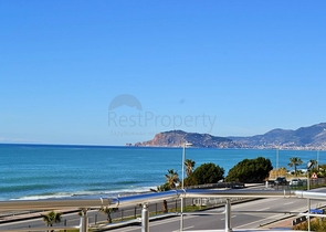 Квартира планировки 2+1 на первой береговой линии в Махмутларе