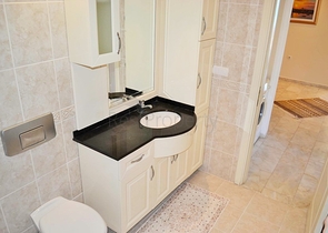 Квартира планировки 2+1 на первой береговой линии в Махмутларе