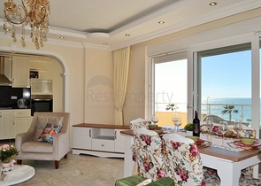 Квартира планировки 2+1 на первой береговой линии в Махмутларе