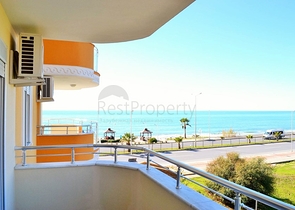 Квартира планировки 2+1 на первой береговой линии в Махмутларе