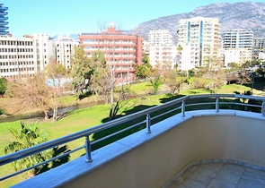 Квартира планировки 2+1 на первой береговой линии в Махмутларе