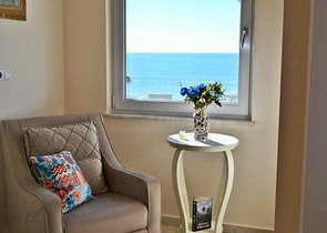 Квартира планировки 2+1 на первой береговой линии в Махмутларе