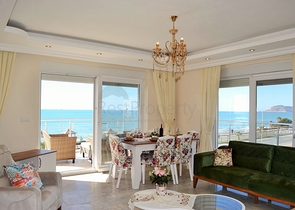 Квартира планировки 2+1 на первой береговой линии в Махмутларе