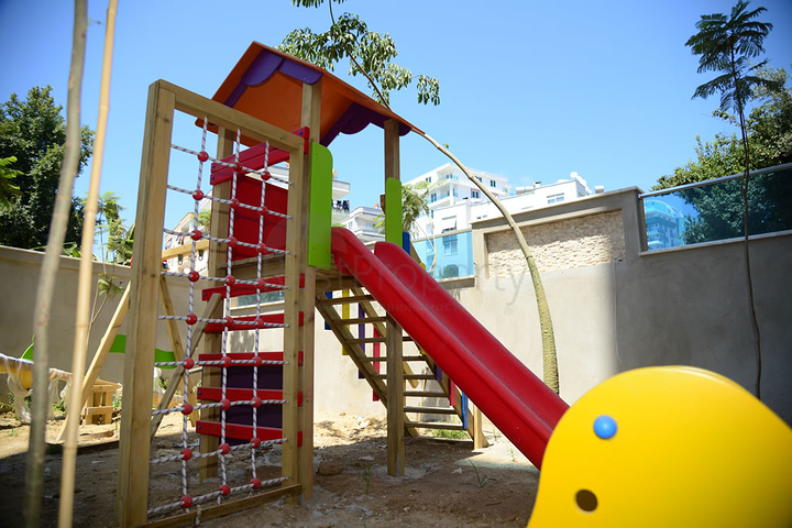 Трехкомнатная квартира в современном комплексе Махмутлара