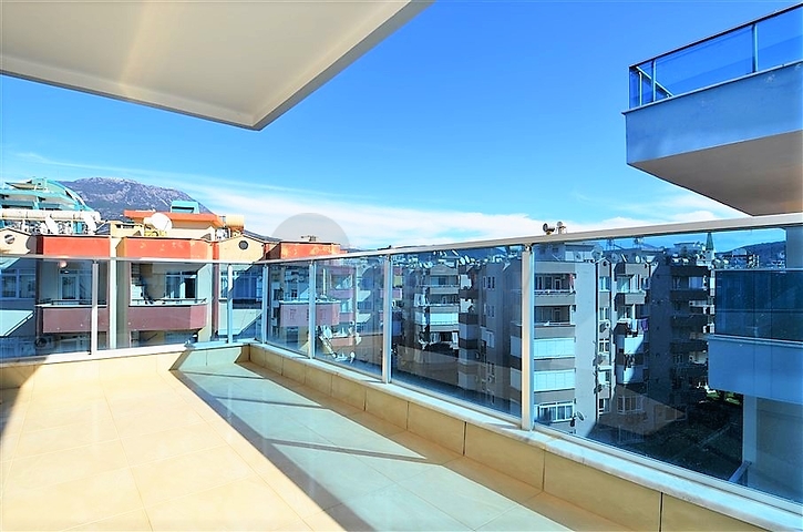 Трехкомнатная квартира в современном комплексе Махмутлара