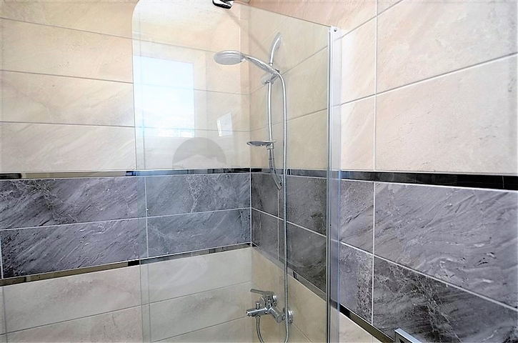 Трехкомнатная квартира в современном комплексе Махмутлара