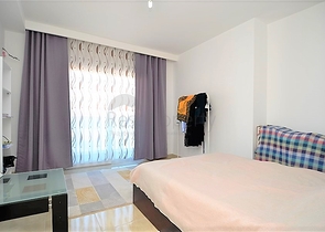 Трехкомнатная квартира в современном комплексе Махмутлара